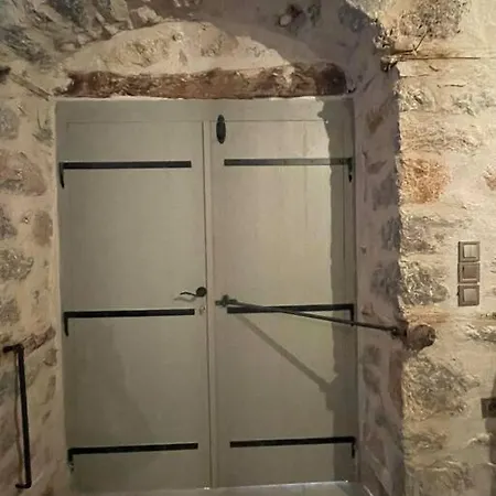 αρχοντικό 19ου αιώνα *