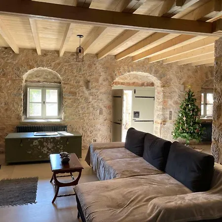 Apartment αρχοντικό 19ου αιώνα Arachova